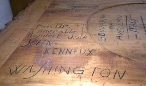 La pala lignea era destinata al presidente degli USA Kennedy