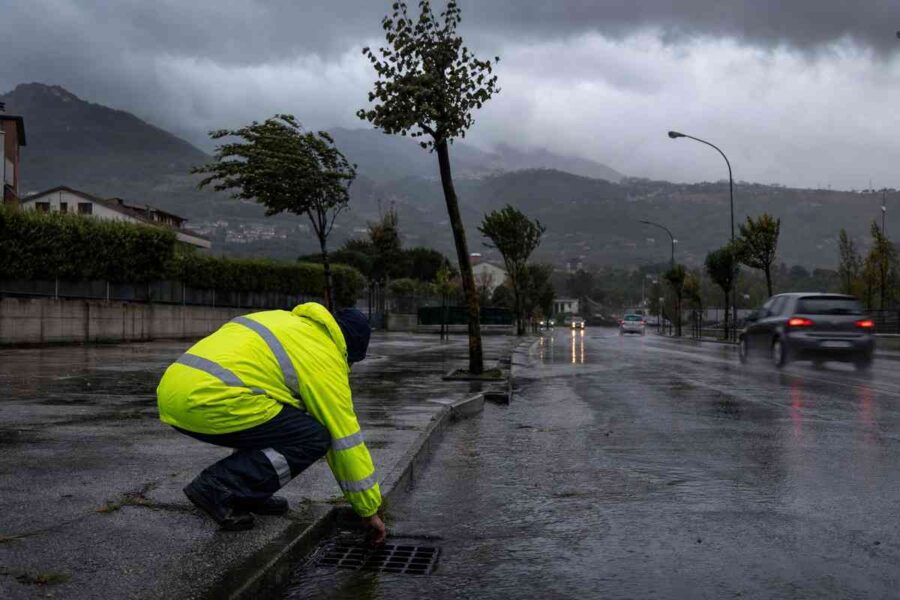 Maltempo in Campania, allerta gialla per temporali: rischi e misure di prevenzione