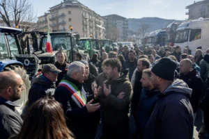 Proteste ad Avellino: studenti, agricoltori e autotrasportatori in piazza contro il carovita