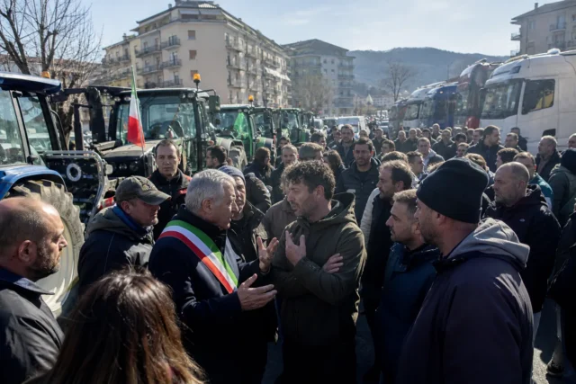 Proteste ad Avellino: studenti, agricoltori e autotrasportatori in piazza contro il carovita