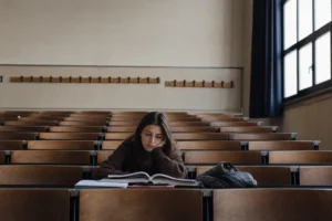 Università di Salerno sospende le attività didattiche per la crisi dei carburanti